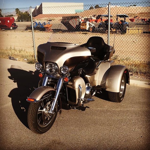 Another gratuitous trike shot as I rode the old man