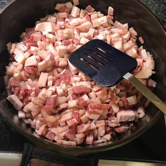 50 Internet points to anyone that knows what’s starting in this pan???